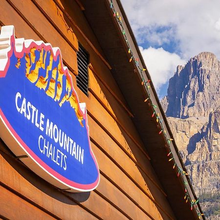 Castle Mountain Chalets Eksteriør billede