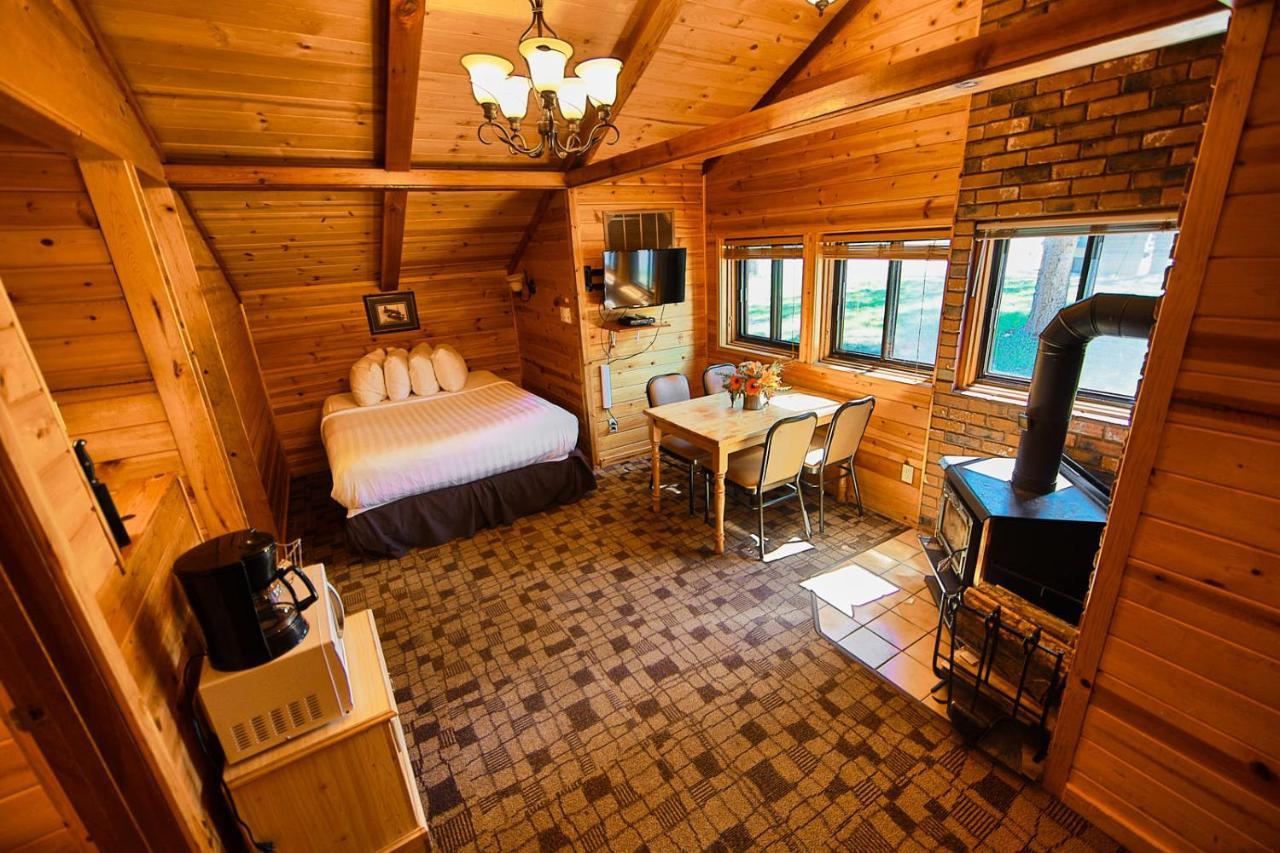 Castle Mountain Chalets Eksteriør billede