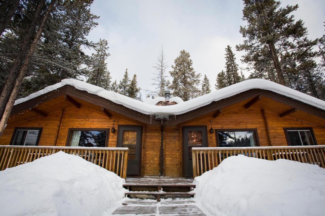 Castle Mountain Chalets Eksteriør billede