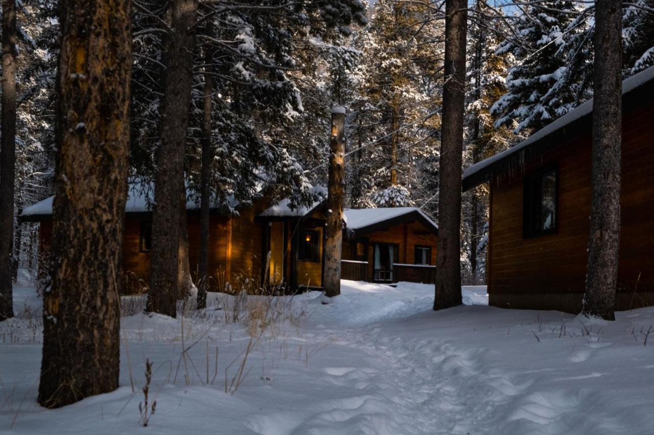 Castle Mountain Chalets Eksteriør billede