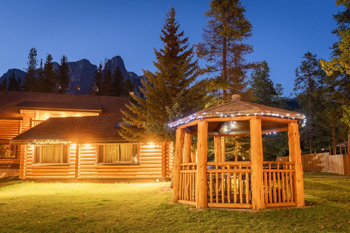 Castle Mountain Chalets Eksteriør billede