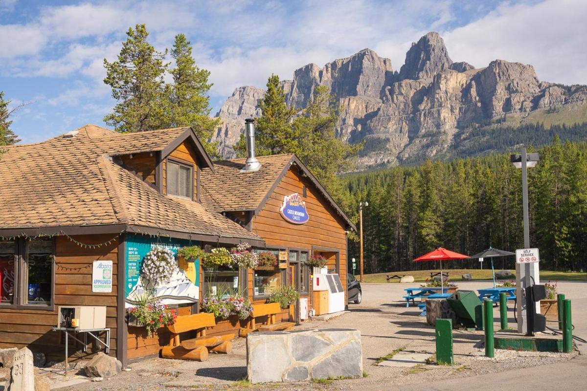 Castle Mountain Chalets Eksteriør billede