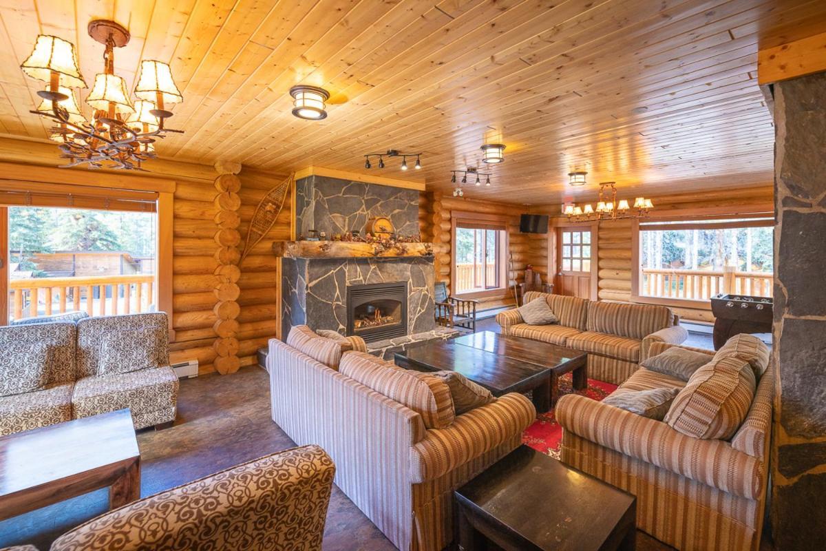 Castle Mountain Chalets Eksteriør billede