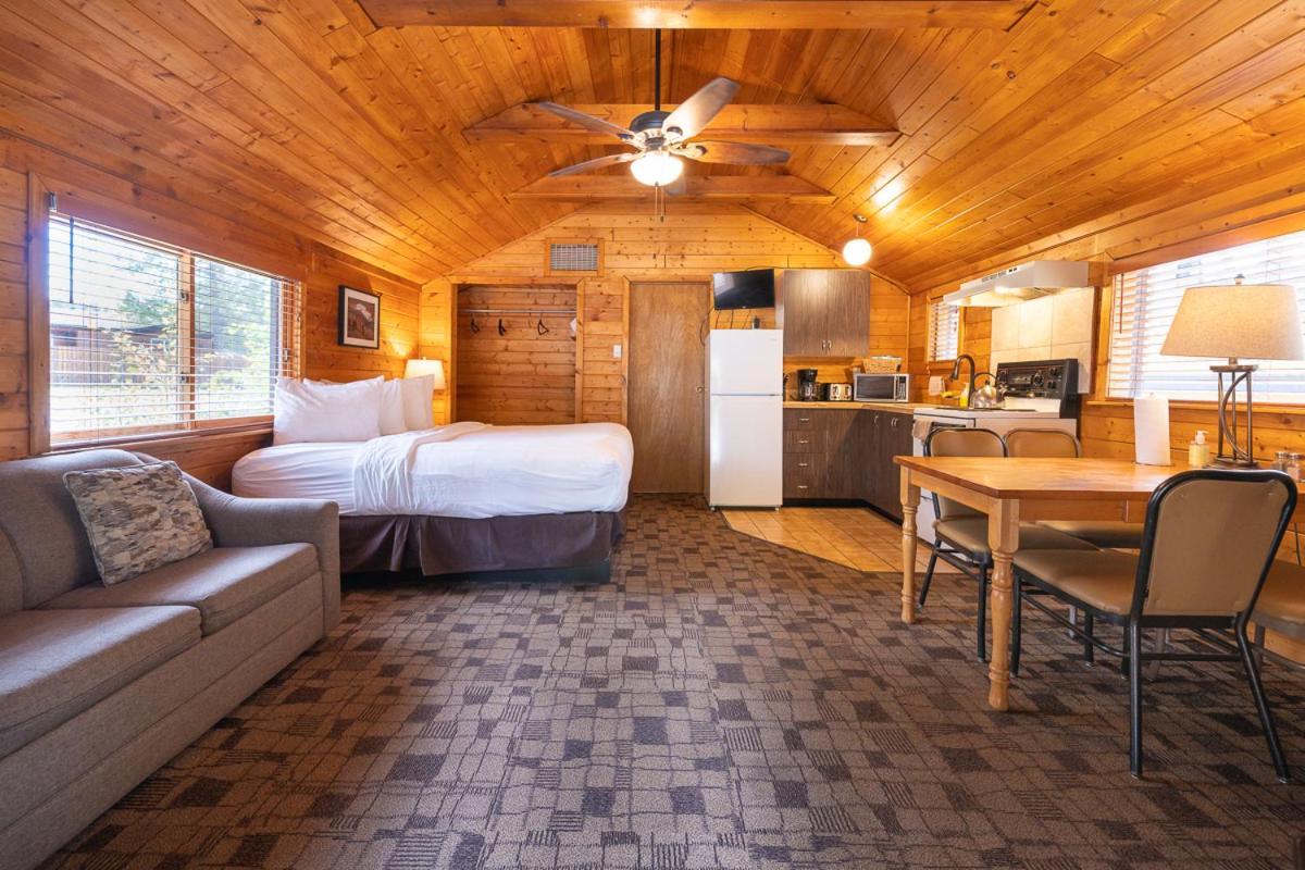 Castle Mountain Chalets Eksteriør billede