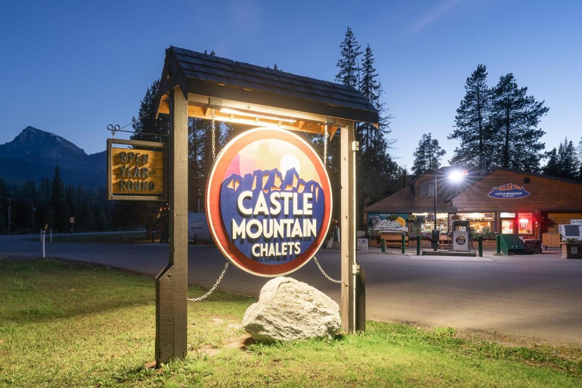 Castle Mountain Chalets Eksteriør billede