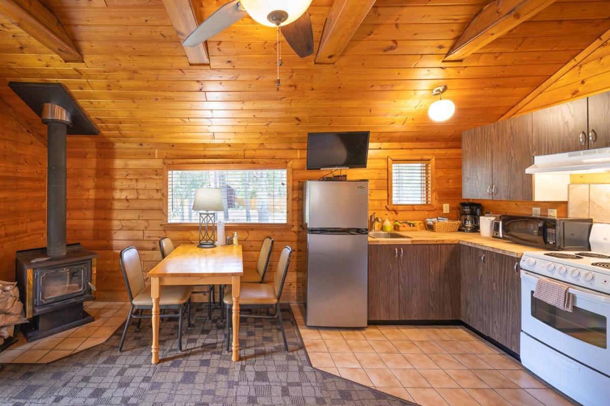 Castle Mountain Chalets Eksteriør billede