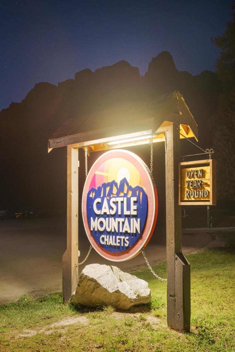 Castle Mountain Chalets Eksteriør billede