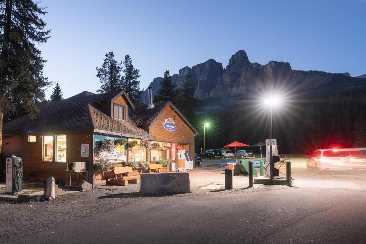 Castle Mountain Chalets Eksteriør billede