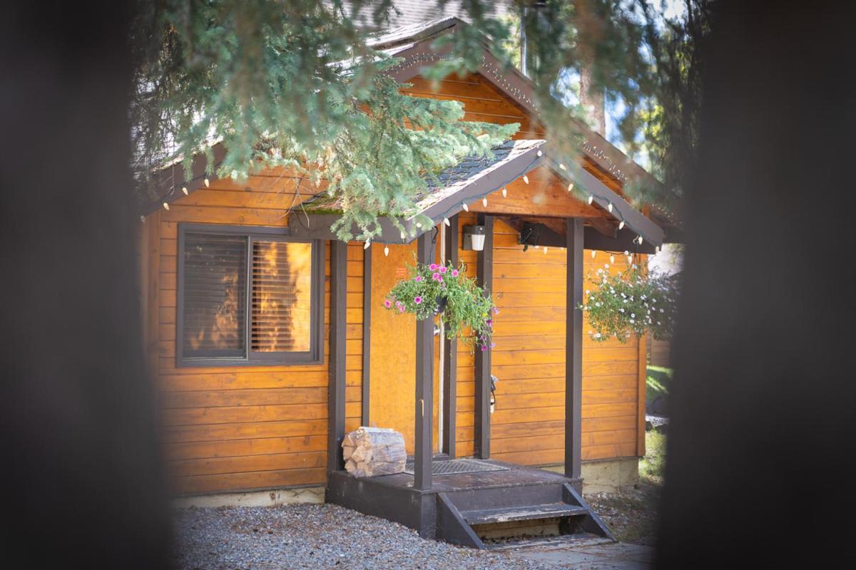 Castle Mountain Chalets Eksteriør billede