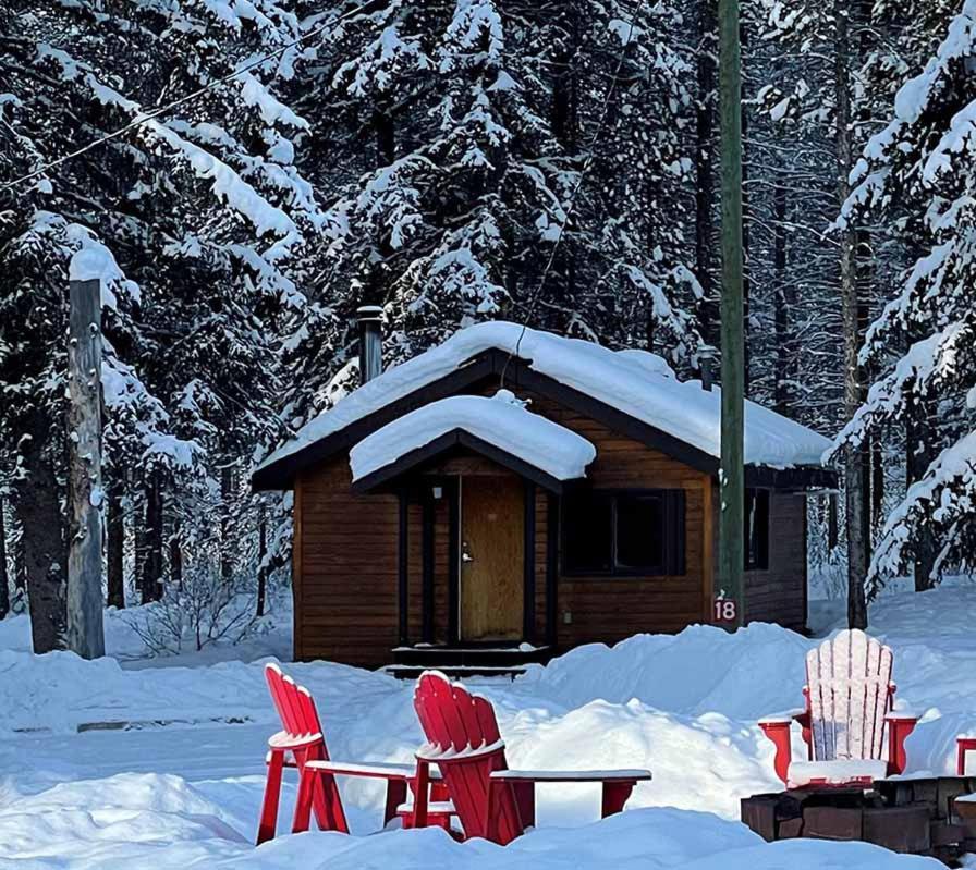 Castle Mountain Chalets Eksteriør billede